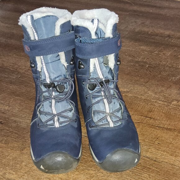 Keens big kids size 7 winter boots - Picture 1 of 8